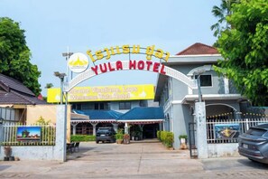 Unclassified image, 3 of 7, button - Yula Hotel Thatluang (Vientiane)
