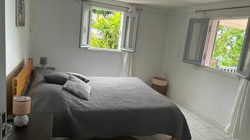 3 chambres, fer et planche Ă repasser, Wi-Fi, draps fournis