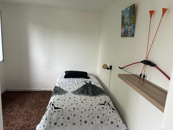3 bedrooms, iron/ironing board, WiFi, bed sheets