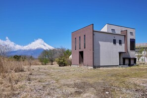 Mountain view - The Deer Valley Yamanakako (Minamitsuru)