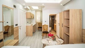 A compact hotel room with a kitchenette, a dining area, and a bathroom. - New Life Taksim Hotel (Istanbul)