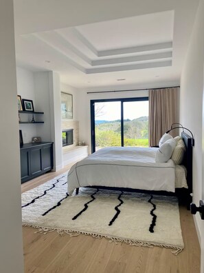 5 bedrooms, desk, iron/ironing board, free WiFi