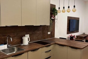 Kühlschrank, Ofen, Herdplatte, Geschirrspüler