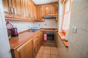 Frigorifero, forno, piano cottura, macchina per tè/caffè