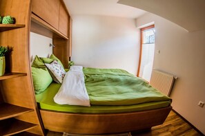 1 bedroom, travel cot, free WiFi - Riverside Pines Luce Apartments with Balcony - One Bedroom Apartment with Balcony (Luce)