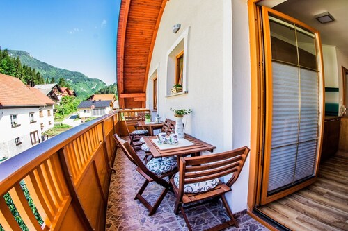 Riverside Pines Luce Apartments with Balcony - One Bedroom Apartment with Balcony