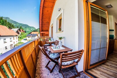 Riverside Pines Luce Apartments with Balcony - One Bedroom Apartment with Balcony