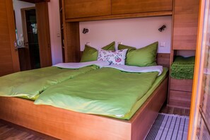 1 bedroom, travel cot, free WiFi