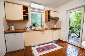 Fridge, microwave, stovetop, toaster