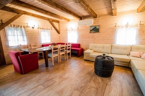 Smart TV, fireplace, DVD player