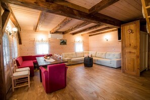 Smart TV, fireplace, DVD player