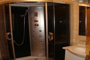 淋浴设施、吹风机