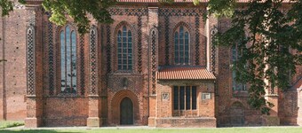 GARDEN FLOOR WEST: Terraces to the south and west