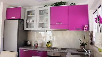 Fridge, microwave, oven, stovetop