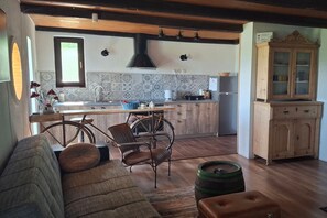 Smart TV - Holiday Home Nadira - Two Bedroom Apartment (Erdut)