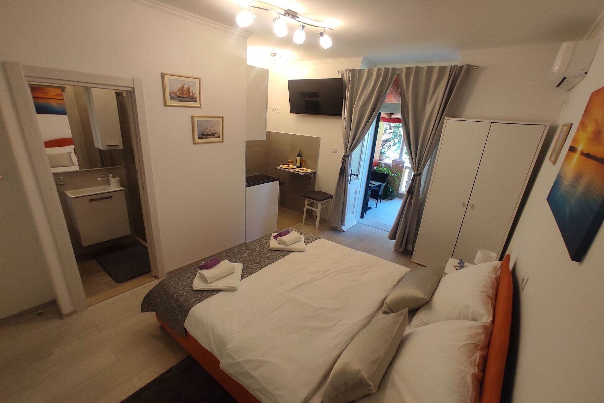 1 bedroom, iron/ironing board, free WiFi