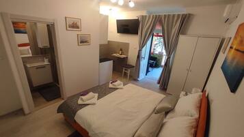 1 bedroom, iron/ironing board, free WiFi