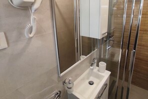 Douche, séchoir à cheveux