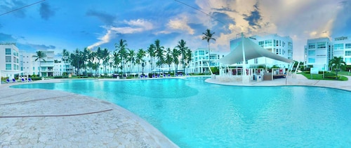 Residencial la Ensenada, on Playa Nueva Romana