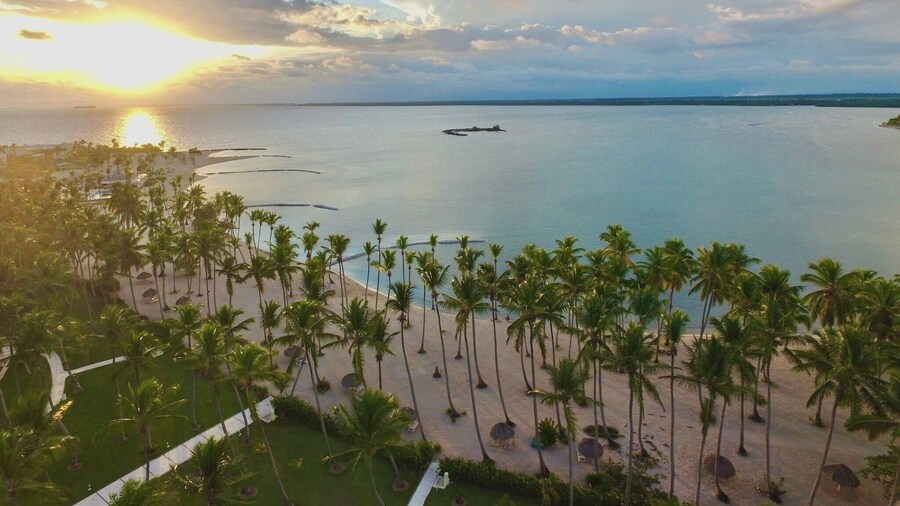 Residencial la Ensenada, on Playa Nueva Romana