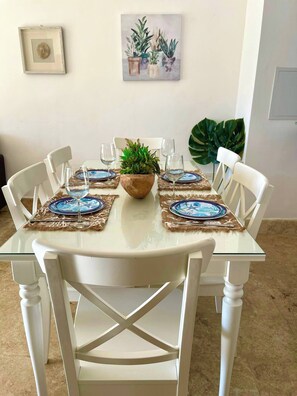 Apartment, 2 Bedrooms, Accessible, Balcony | Dining room