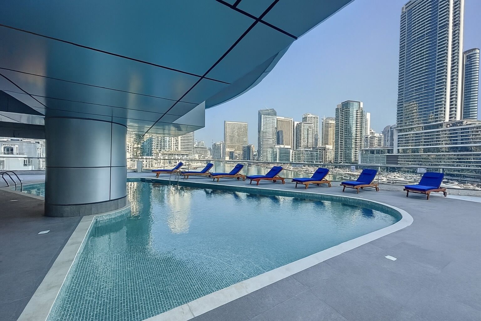 حمّام سباحة خارجي