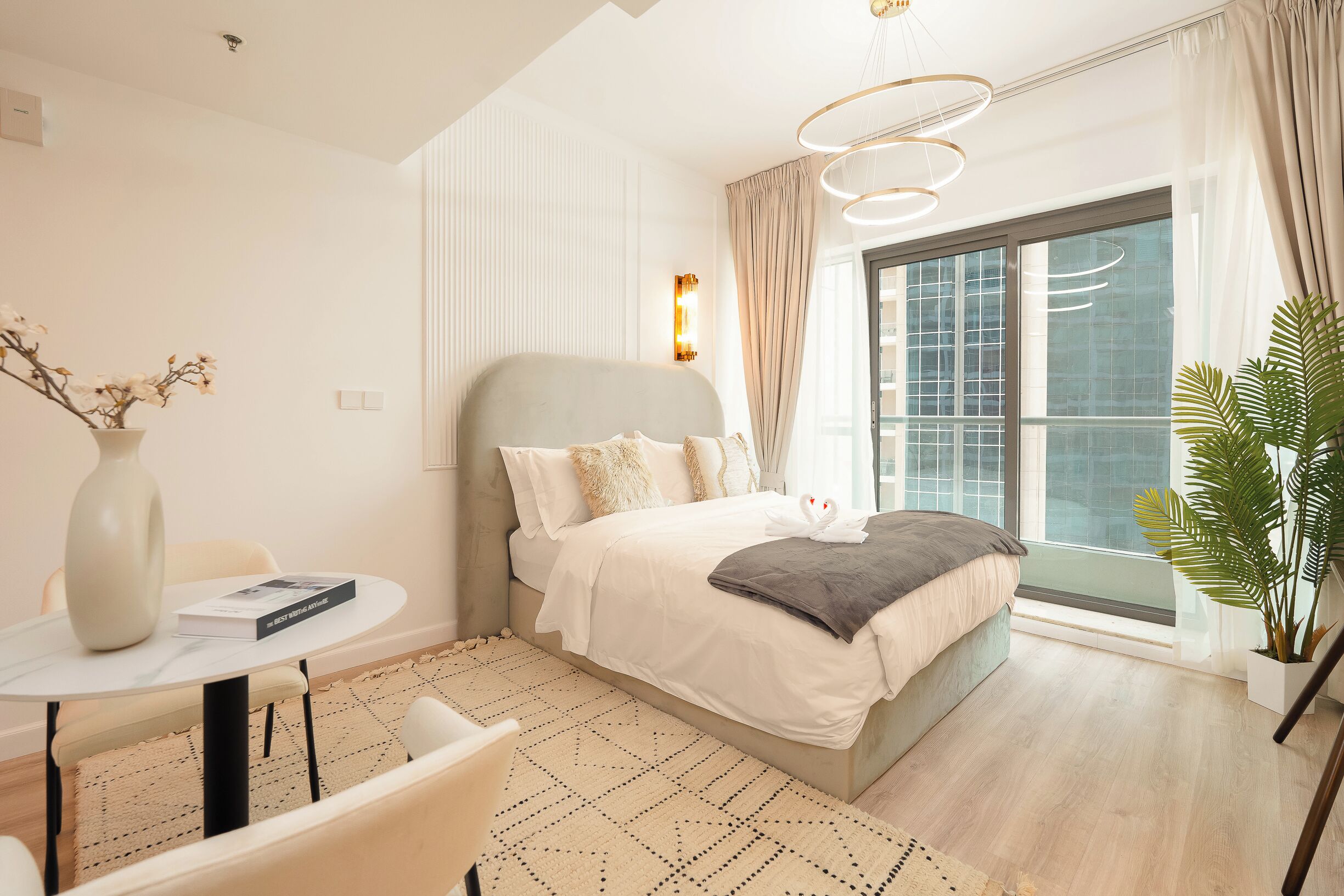 1 habitación, caja de seguridad en la habitación y escritorio 