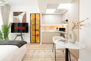 1 bedroom, in-room safe, desk, iron/ironing board