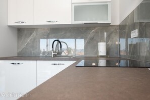 Fridge, oven, stovetop, dishwasher - Panoramic View Apartment ILM (Zadar)