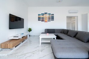 Smart TV - Panoramic View Apartment ILM (Zadar)