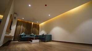 Superior Suite, Balcony, Resort View | Living area