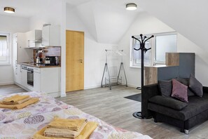 1 bedroom, desk, WiFi, bed sheets