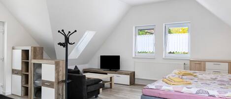 1 bedroom, desk, WiFi, bed sheets