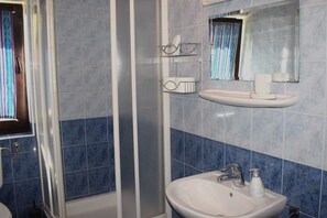 Douche, sèche-cheveux