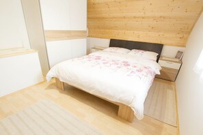 2 bedrooms, iron/ironing board, Internet