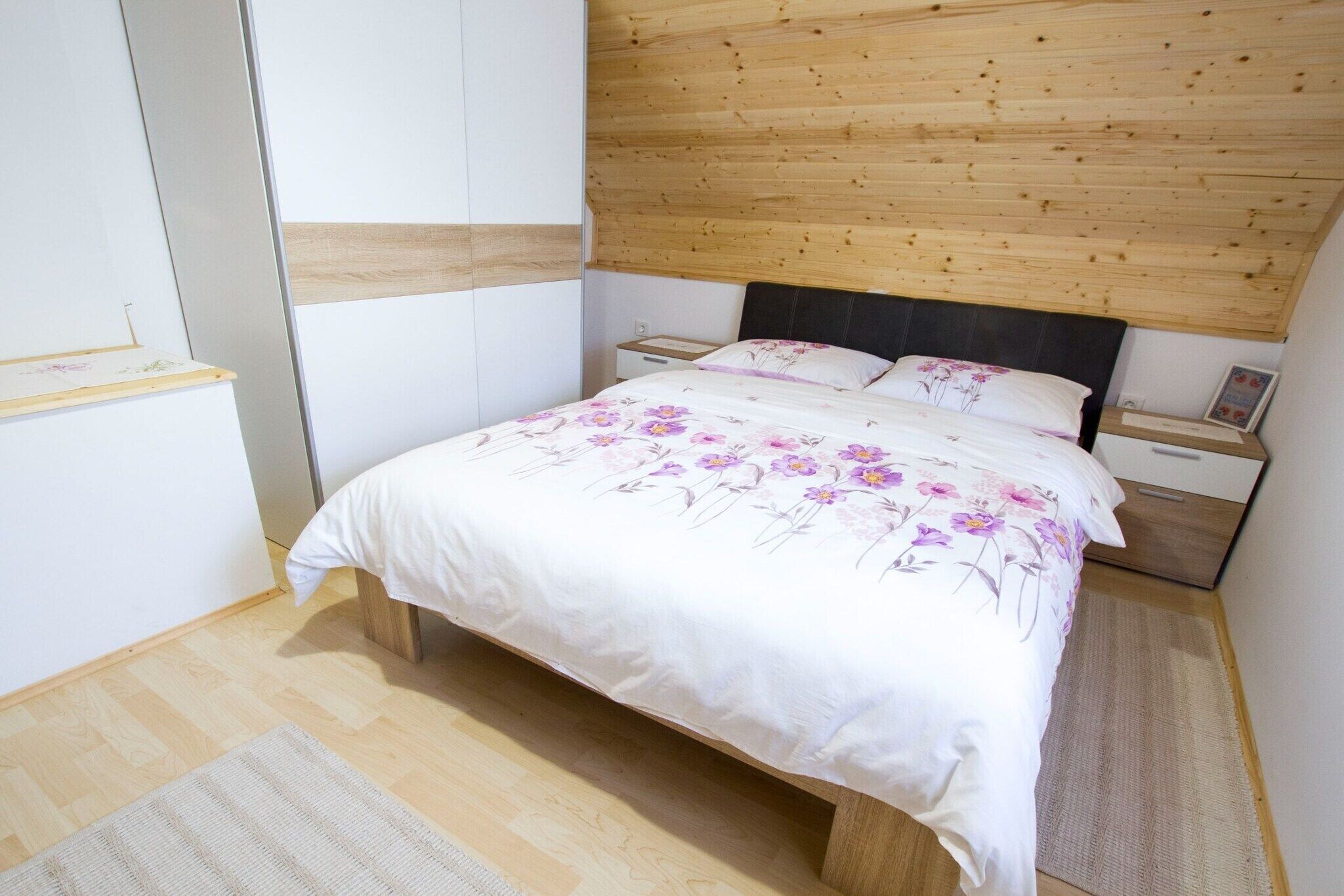 2 bedrooms, iron/ironing board, travel cot, free WiFi