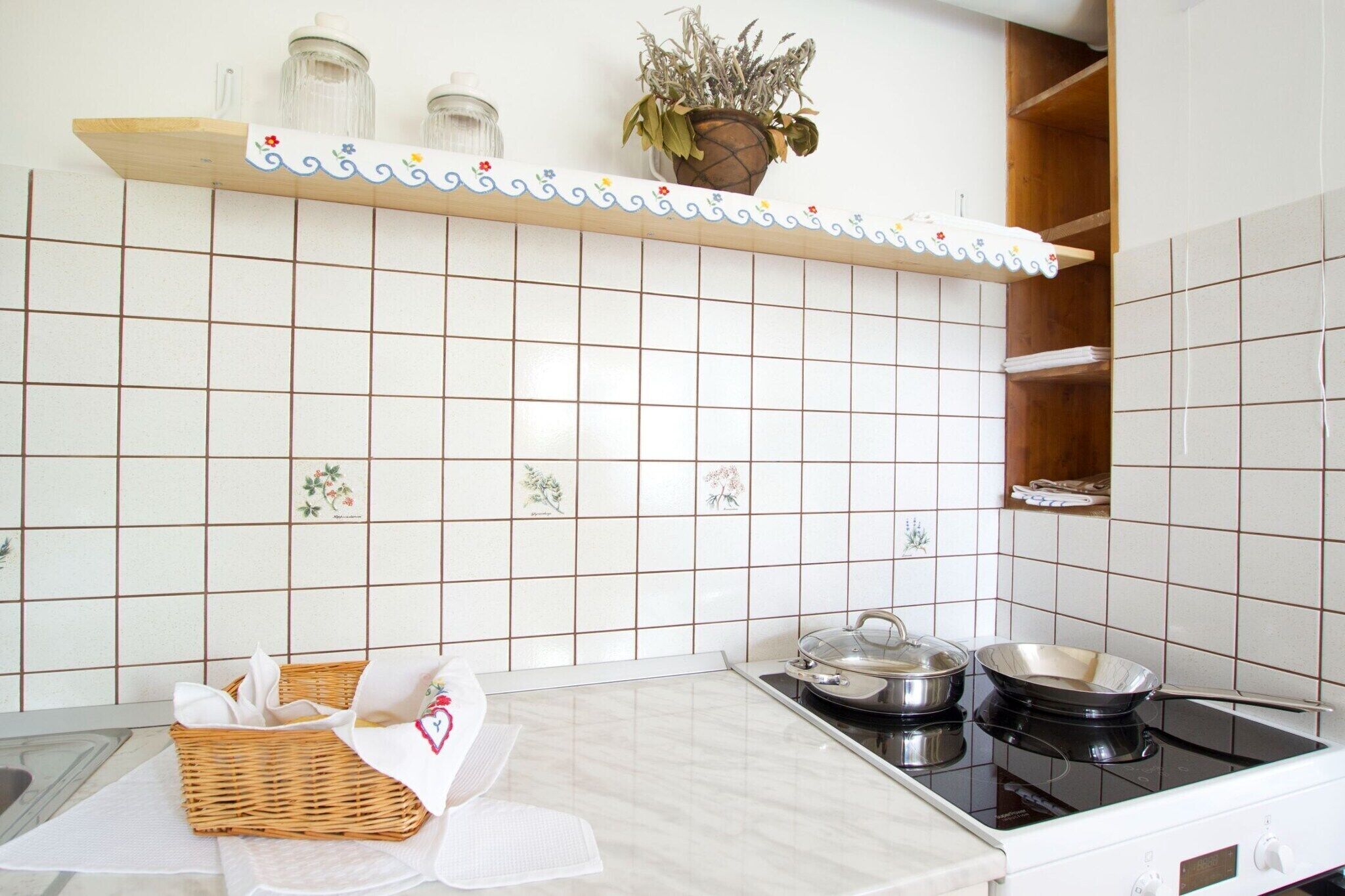 冰箱、微波炉、烤箱、炉灶