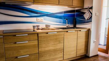 Kühlschrank, Herdplatte, Geschirrspüler