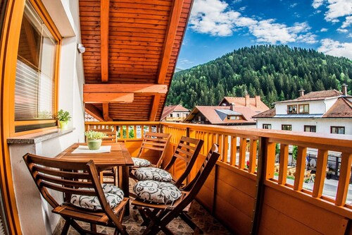 Riverside Pines Luce Apartments with Balcony - Two Bedroom Apartment with Balcony