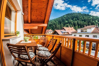 Riverside Pines Luce Apartments with Balcony - Two Bedroom Apartment with Balcony