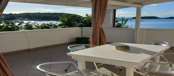 Guest House Green Corner Supetarska Draga - Triple Room with Terrace and Sea View