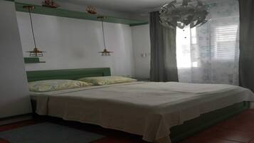 Tabla de planchar con plancha, cuna de viaje y wifi gratis