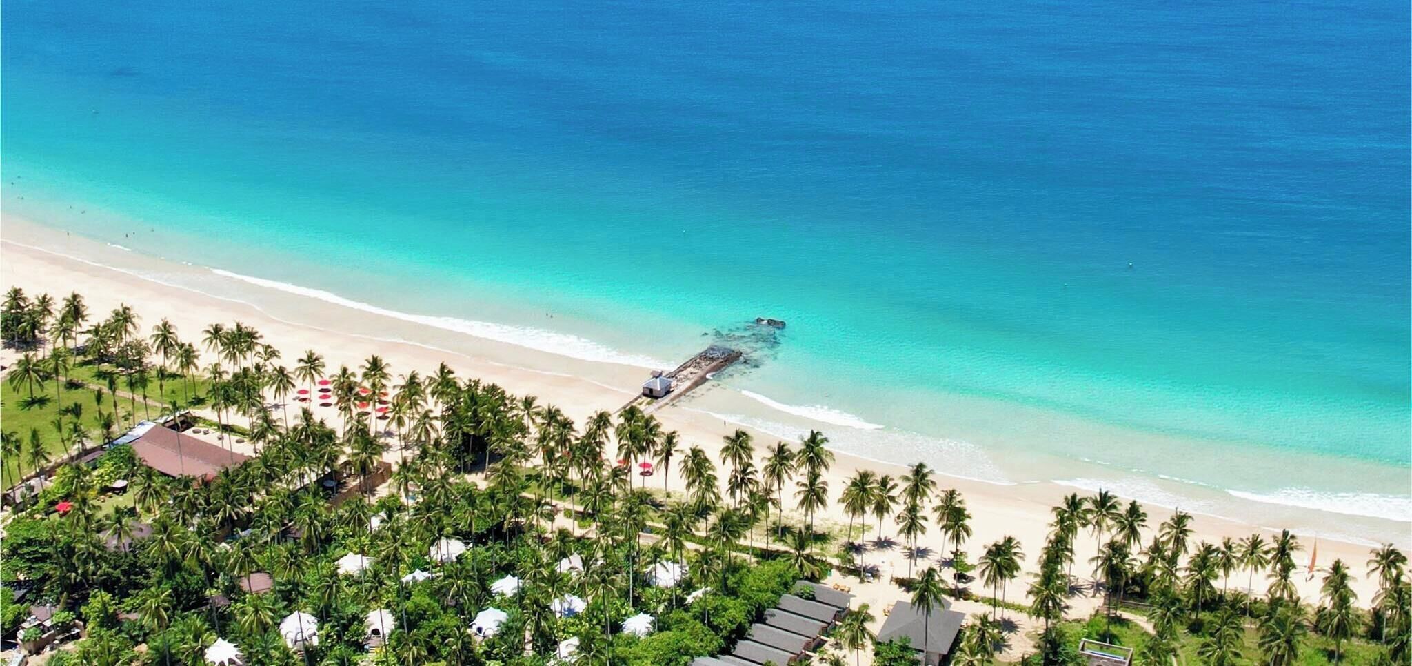 On the beach, white sand, beach towels, snorkelling