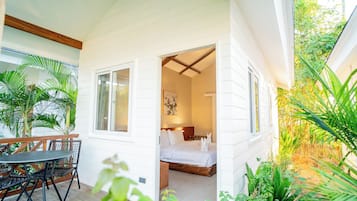 Beach Front Villa | Terraza o patio