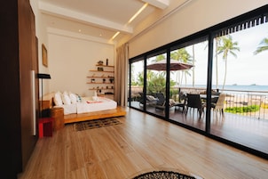 Premium bedding, minibar, free WiFi, bed sheets