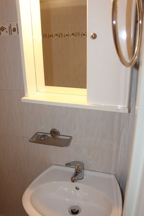 Douche, serviettes fournies