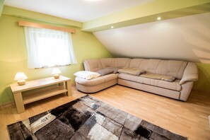 Téléviseur, foyer, chaîne audio