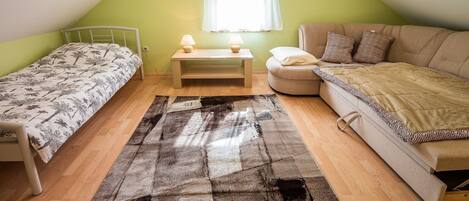 1 makuuhuone, silitysrauta/-lauta, vauvan matkasänky, ilmainen Wi-Fi