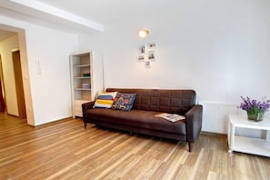 Smart TV, fireplace - Stylish Retreat with BBQ and Modern Amenities near Terme - Three Bedroom Apartment (Dobova)