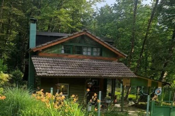 Exterior - Holiday Home Green Side Cottage - Two Bedroom Holiday Home (Samobor)